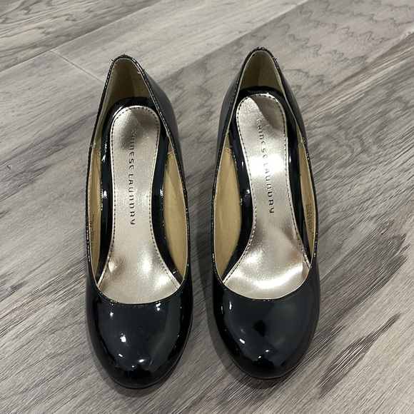 Black Chinese Laundry heel size 8 - Picture 2 of 3